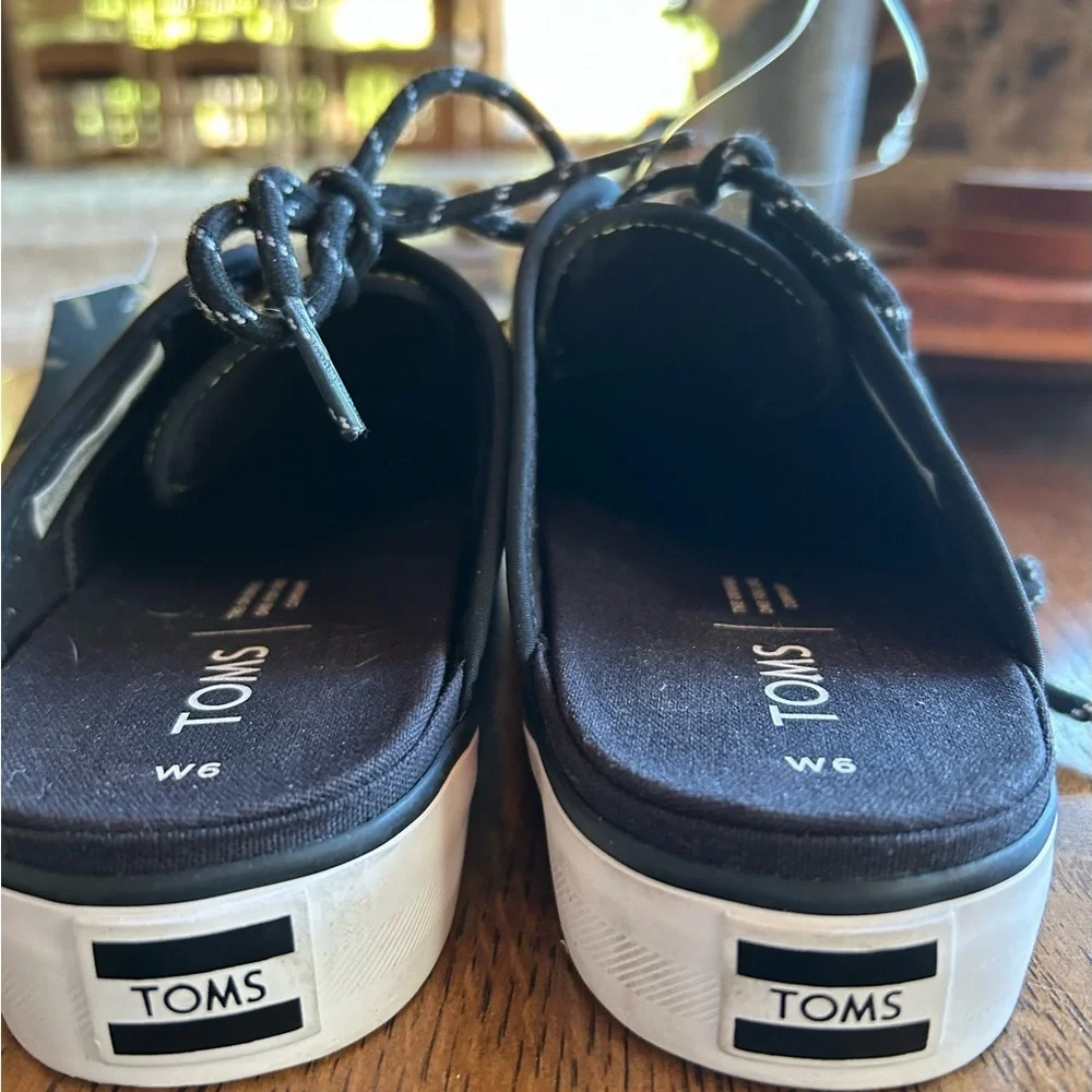 TOMS/ NWT/ Women's Slip-On Cordones Indio Mule/ Black Multi Floral Techy Woven